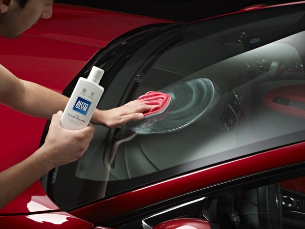 Glass_Polish__apply_to_windscreen_with_Perfect_Palm_Applicator.jpg